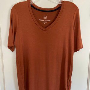 Vienna Couture Essential tee V Neck